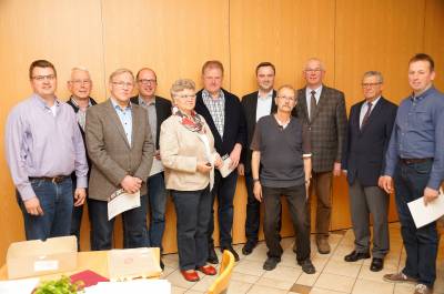 Der Vorsitzende Klaus Ikemann mit dem Stadtverbandsvorsitzenden Dr. Michael Räckers und den geehrten Mitgliedern.